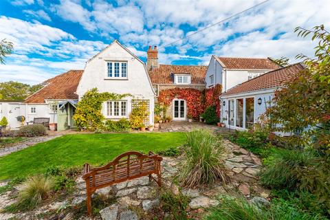 5 bed property, in Charming period residence set within the rural hamlet of Aldwick, £1,095,000