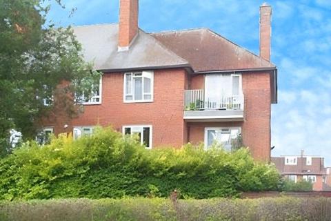 1 bed property, in Oxhey Drive, £219,000