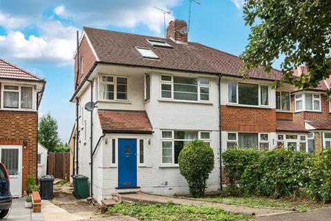 4 bed property, in Ashfield Road, £700,000