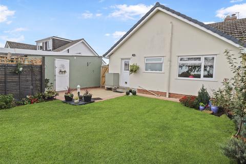 2 bed property, in Town Close, £290,000