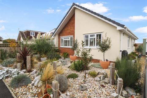 2 bed property, in Town Close, £290,000