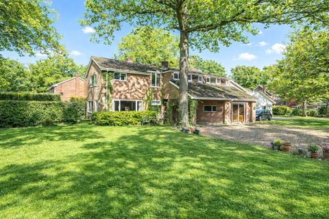 5 bed property, in Loves Wood, £850,000