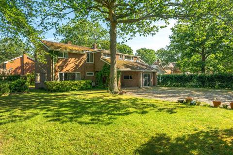 5 bed property, in Loves Wood, £825,000