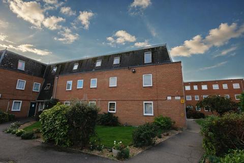 1 bed property, in Grove Court, £160,000
