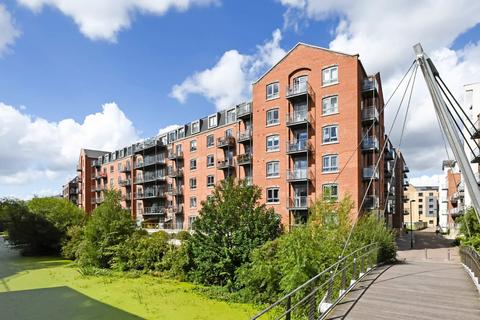 1 bed property, in Leetham House, £170,000