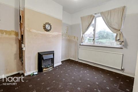 3 bed property, in Mendalgief Road, £180,000