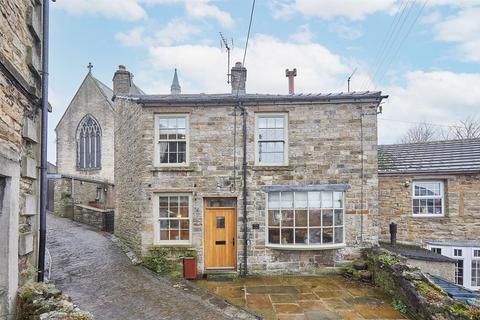 2 bed property, in The House On The Hill, £250,000
