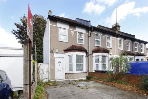 3 bed property, in Kangley Bridge Road, £525,000
