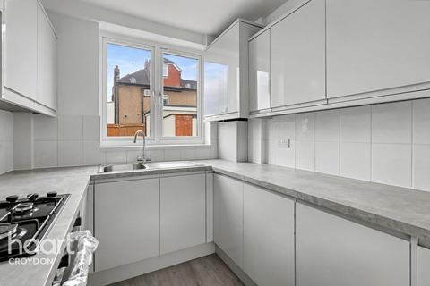 4 bed property, in Croydon Road, £550,000