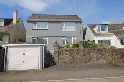 2 bed property, in Bay View Road, £255,000