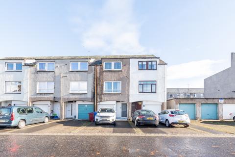 4 bed property, in Dundas Street, £110,000