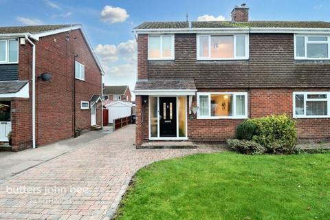 3 bed property, in Shores Green Drive, £240,000