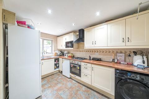 3 bed property, in Davidson Road, £475,000