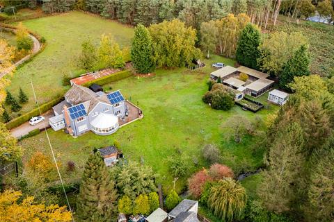 6 bed property, in Moortown Road, £700,000