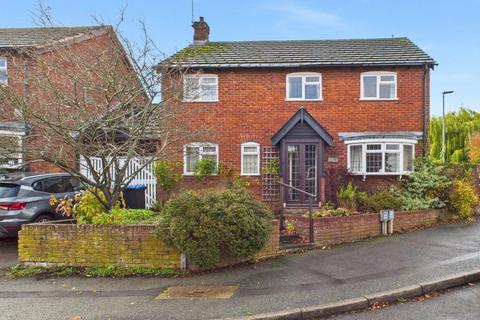 3 bed property, in High Street, £350,000