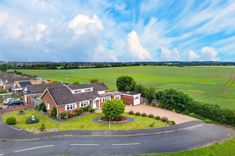 3 bed property, in Warkton Lane, £500,000