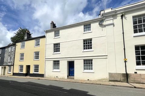 4 bed property, in West Street, £225,000