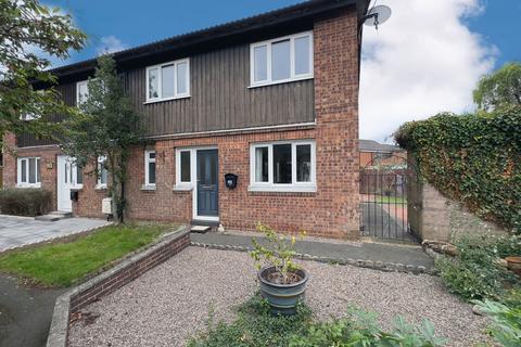 3 bed property, in Cardinals Walk, £270,000