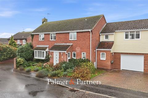 5 bed property, in Henniker Gate, £675,000