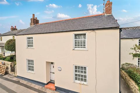 3 bed property, in The Street, £300,000