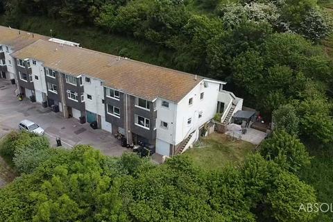 2 bed property, in Ocean View Crescent, £175,000
