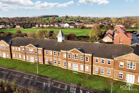 1 bed property, in Clerewater Place, £154,000