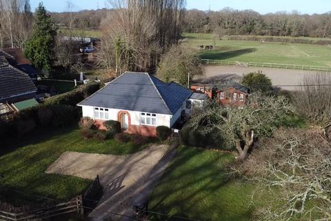 2 bed property, in BH21 GLENHURST, £500,000