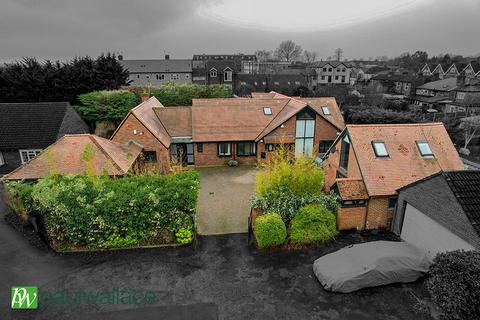 7 bed property, in Crossbrook Street, £1,250,000