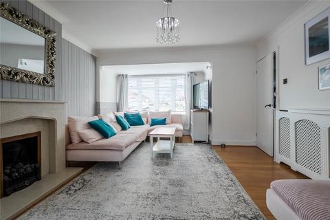 4 bed property, in Melrose Avenue, £370,000