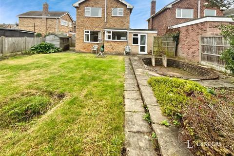 3 bed property, in Norwich Close, £200,000