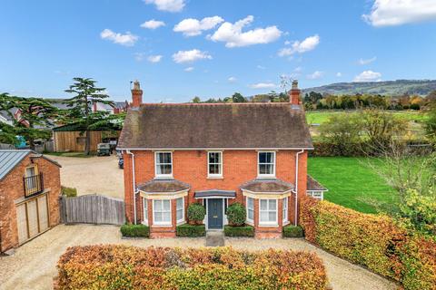 6 bed property, in Eckington, £1,200,000