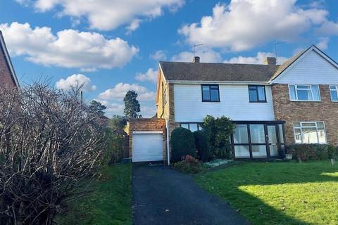 3 bed property, in Cobham Close, £415,000