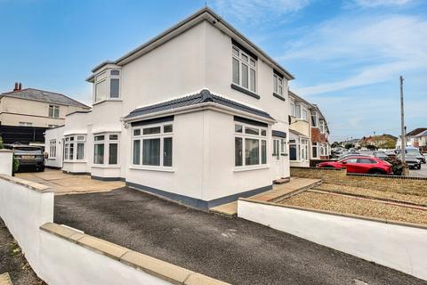 5 bed property, in Bournemouth, £600,000