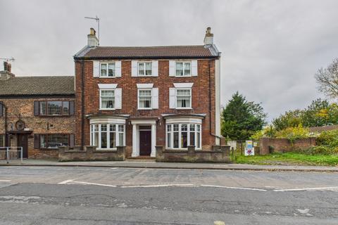 6 bed property, in Main Street, £295,000