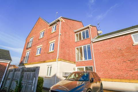 2 bed property, in Main Street, £105,000