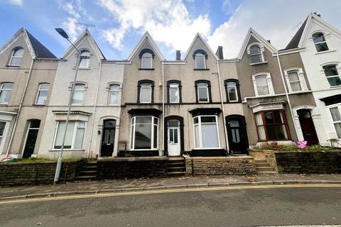 7 bed property, in Bryn Y Mor Crescent, £340,000