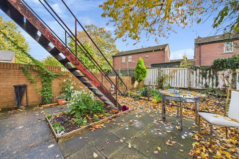 4 bed property, in Louis Street, £170,000