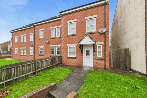 3 bed property, in Heath Road, £145,000