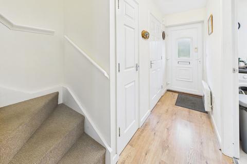 3 bed property, in Heath Road, £145,000