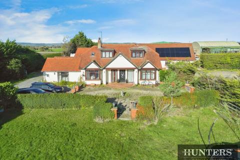6 bed property, in Main Street, £650,000