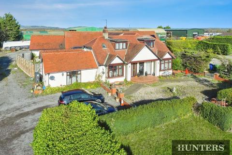 6 bed property, in Main Street, £525,000