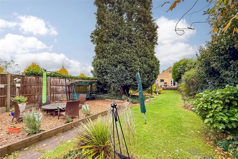 4 bed property, in Ragged Hall Lane, £995,000