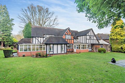 5 bed property, in Oaklands Road, £990,000