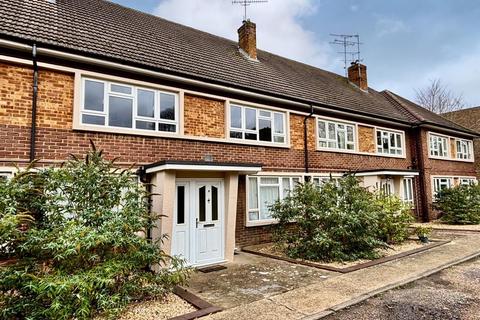 2 bed property, in Strathmore Court, £235,000