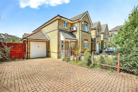 3 bed property, in Joseph Hardcastle Close, £675,000