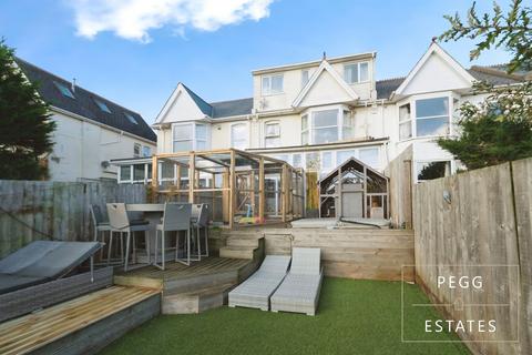 9 bed property, in The Leigh, £425,000