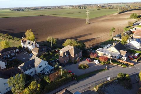 6 bed property, in Mill Lane, £650,000