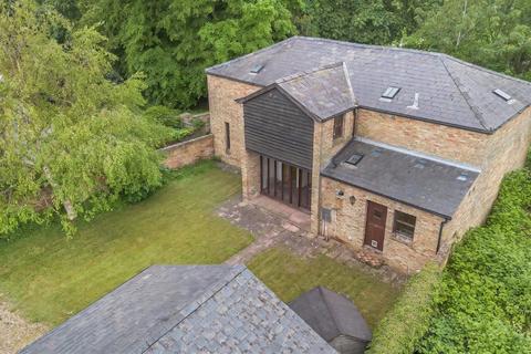 5 bed property, in High Street, £500,000