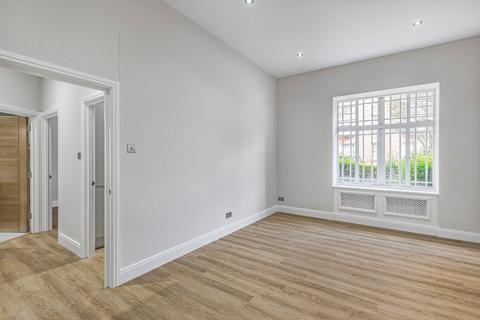 1 bed property, in Arthur Court, £500,000