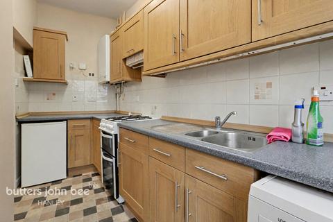2 bed property, in Ruxley Road, £100,000